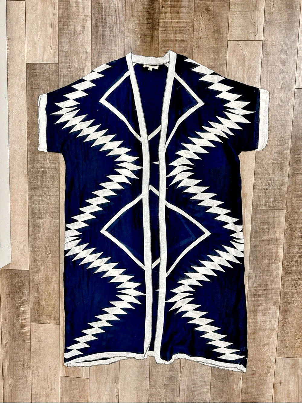 Lovestitch Geometric black and cream kimono